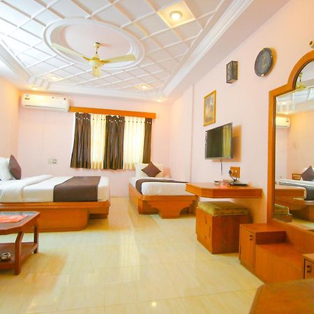 Hotel Upasana راجكوت المظهر الخارجي الصورة